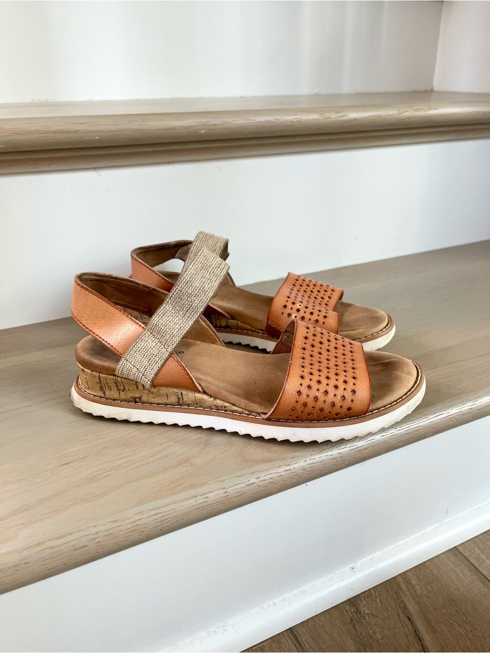 Bobs by Skechers Comfort Cork Wedge Sandal in Tan, 7
